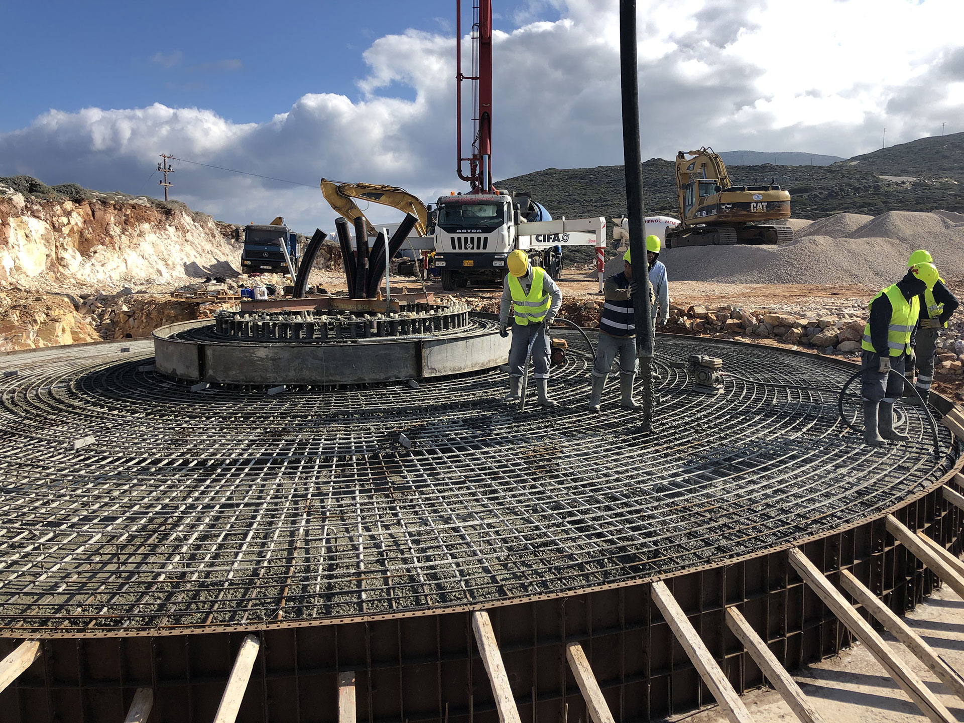 κατασκευή βάσης ανεμογεννήτριας από μπετόν